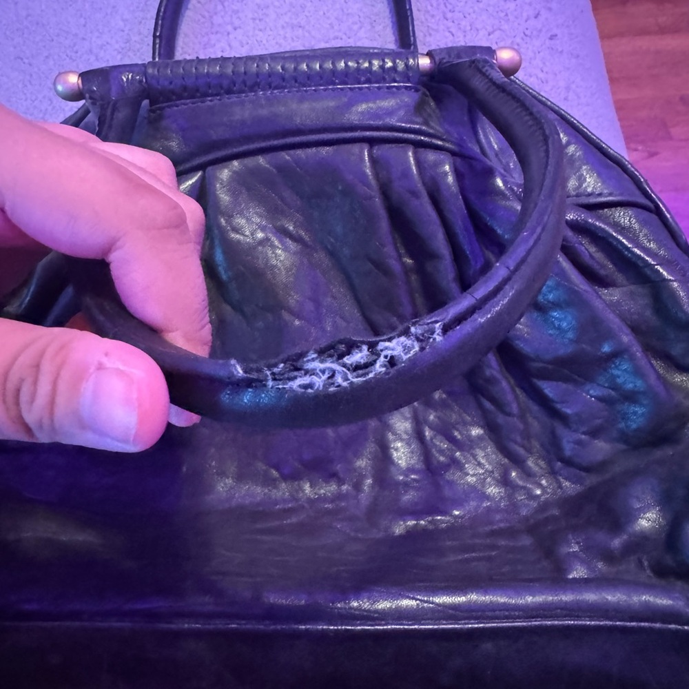 Juicy Couture Black Leather Shoulder Bag With Engagement Ring - Picture 6 of 7